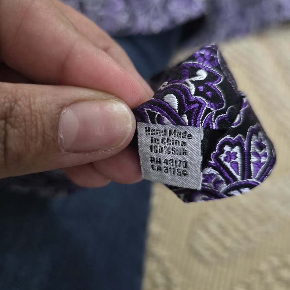 Geoffrey Beene Black and Purple Paisley Silk Tie - Picture 4 of 6